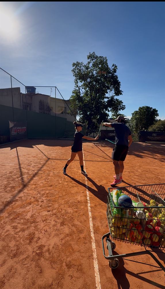 Aula de tênis na DG Tennis Sports